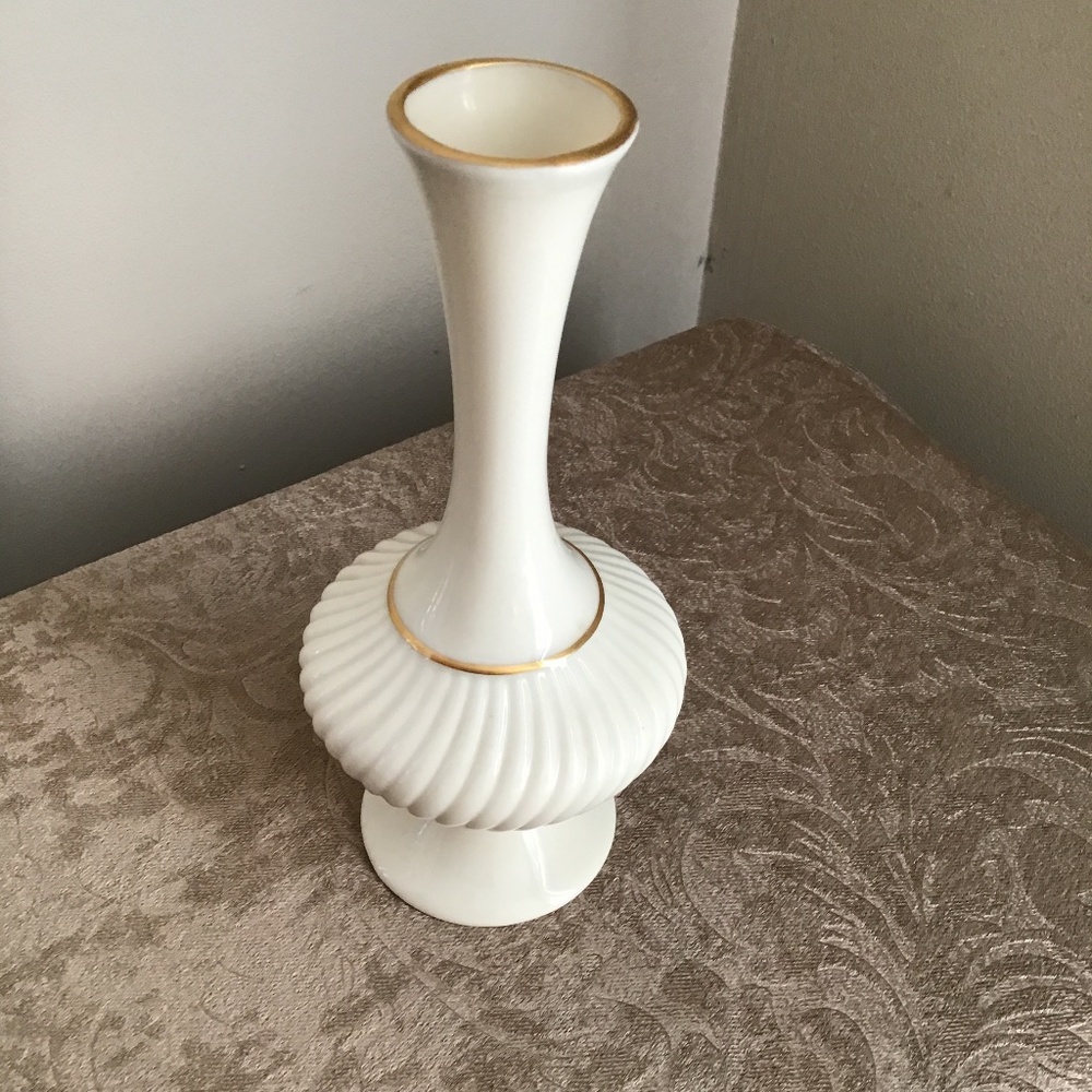 Ivory Lenox Ribbed Bud Vase w/ 24k Gold Trim